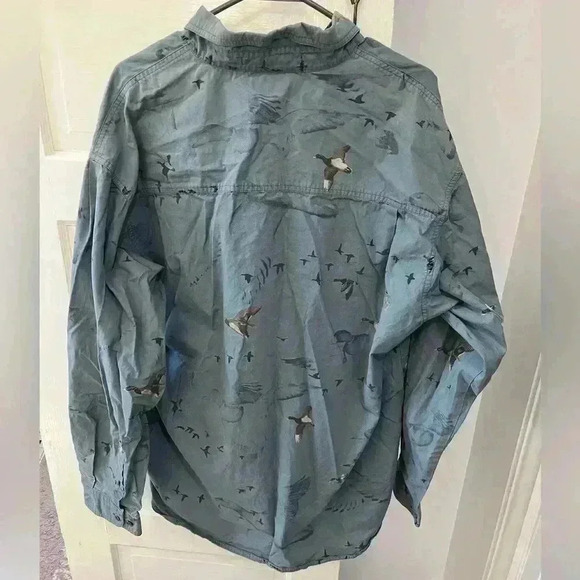 Columbia lightweight blue button-down, long sleeve mens size extra large - Picture 7 of 8